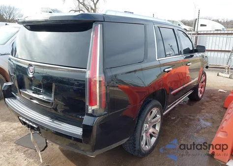 2015 Cadillac Escalade Premium z USA, uszkodzony, nr VIN 1GYS4CKJ1FR179412